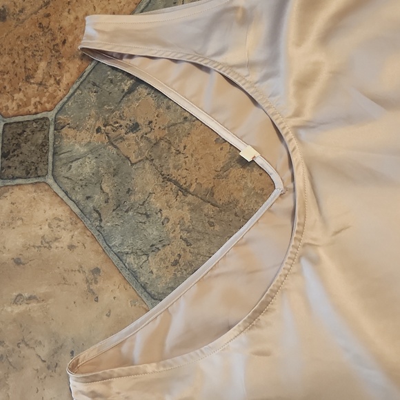 Elegant Satin Evening Dress Size L. Round neck in front and V-neck in back . - Picture 2 of 9